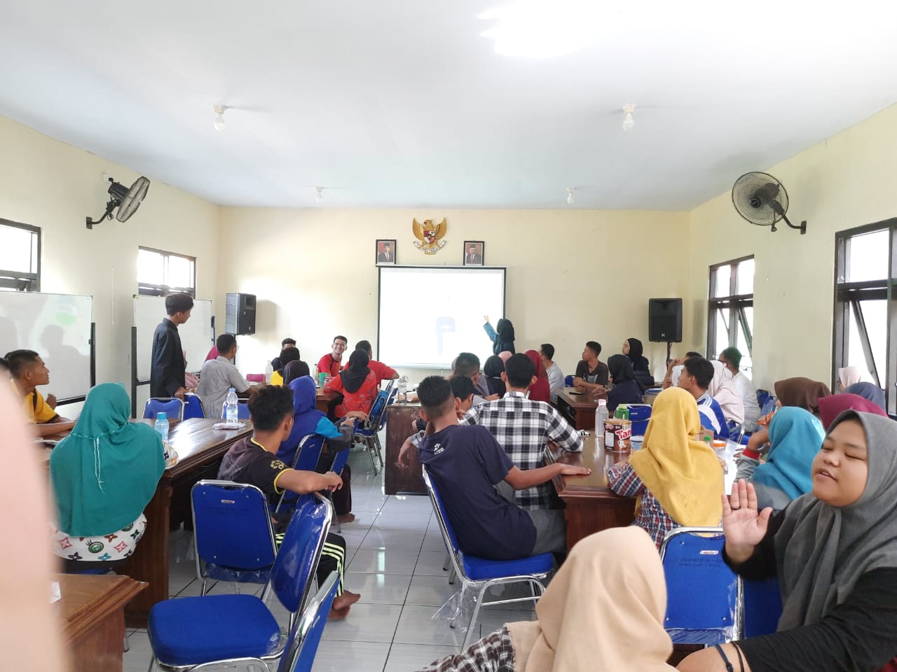 Mahasiswa KKN PLB FIP UNESA Gelar Pelatihan Pembuatan Packaging Bagi Disabilitas Rungu Wicara (Penerima Manfaat) UPT Rehabilitasi Sosial Bina Rungu Wicara Pasuruan