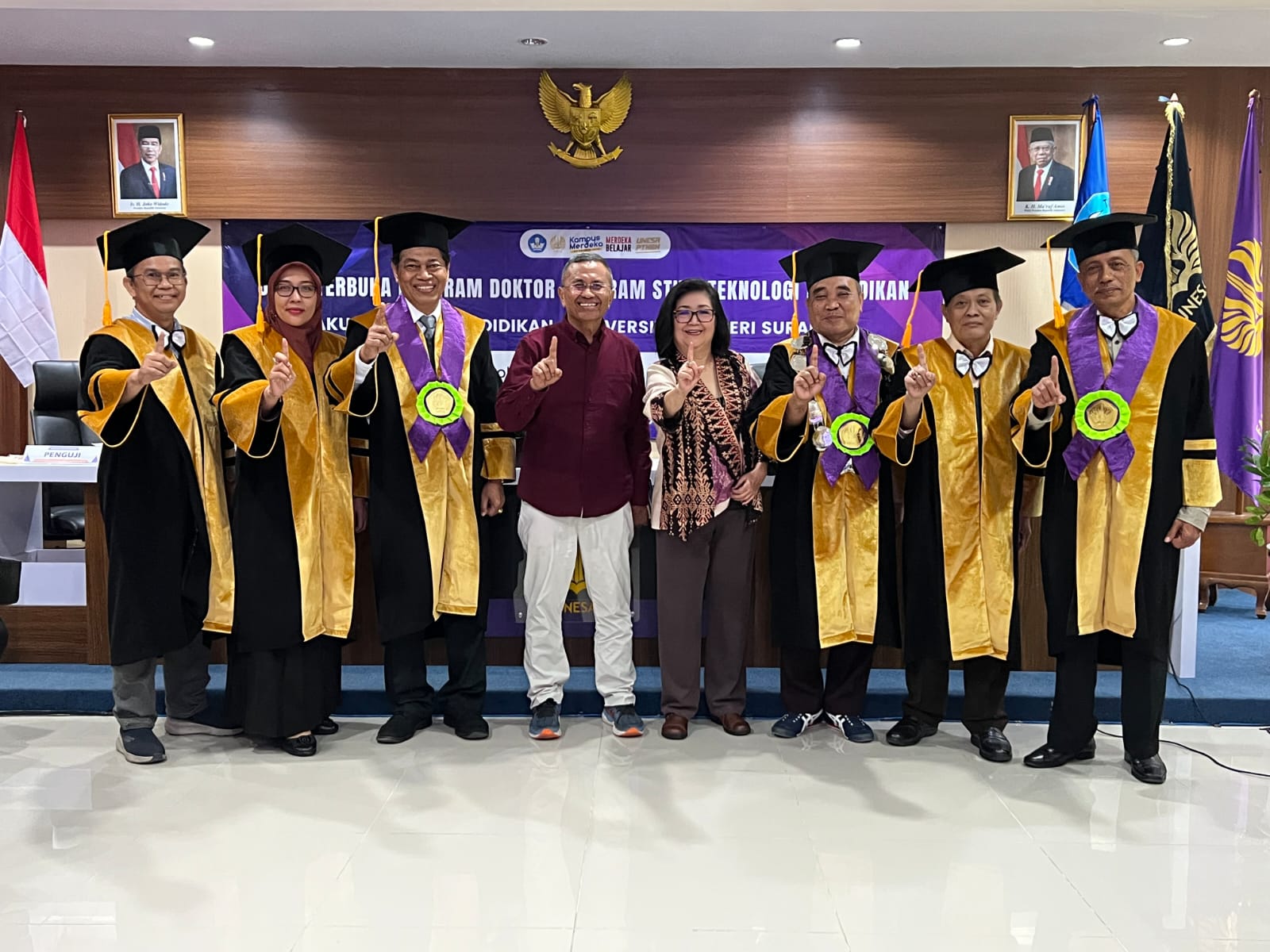 Dahlan Iskan Hadiri Ujian Terbuka Program Doktor di FIP Unesa