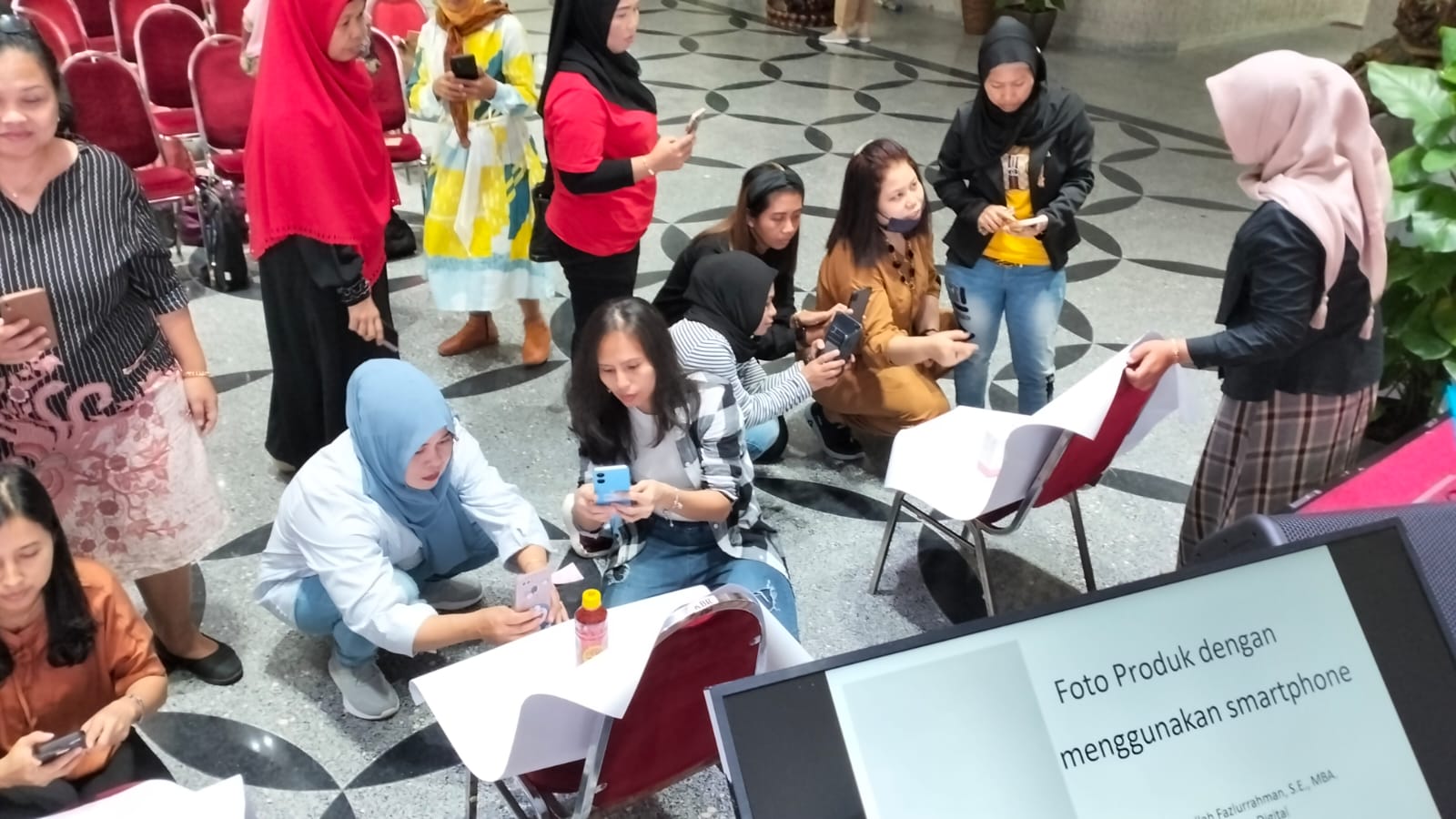 Tim PKM FIP UNESA Memberikan Pelatihan Bisnis Online kepada Tenaga Kerja Indonesia (TKI) di Singapura