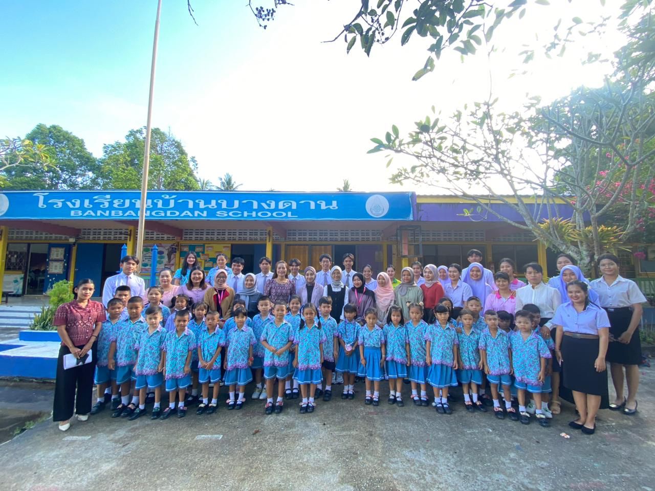 Mahasiswa FIP UNESA Berinteraksi Akrab dalam Program Pertukaran dengan Mahasiswa dan Pre-Service Teachers Thaksin University, Thailand