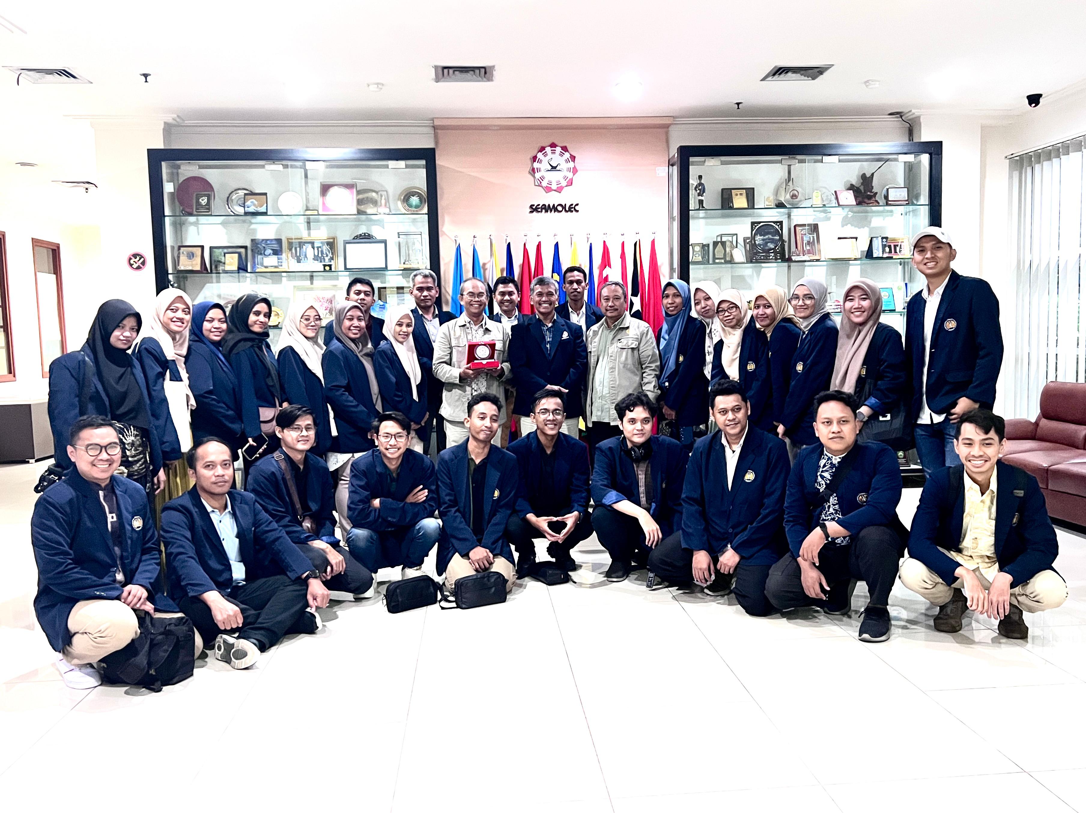 Mahasiswa S2 Teknologi Pendidikan UNESA Lakukan Internship di SEAMEO SEAMOLEC untuk Memperdalam Pengelolaan Pelatihan