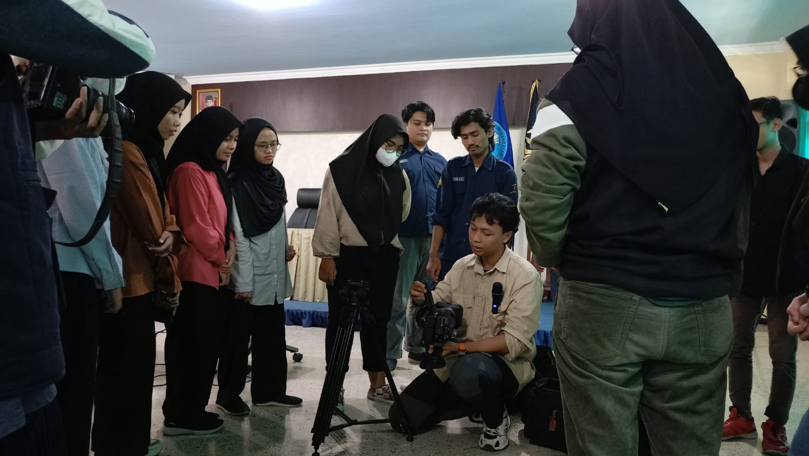 FIP UNESA Latih Mahasiswa Broadcasting, Ketua PIF FIP UNESA : Mahasiswa Waktunya Perbarui Skill