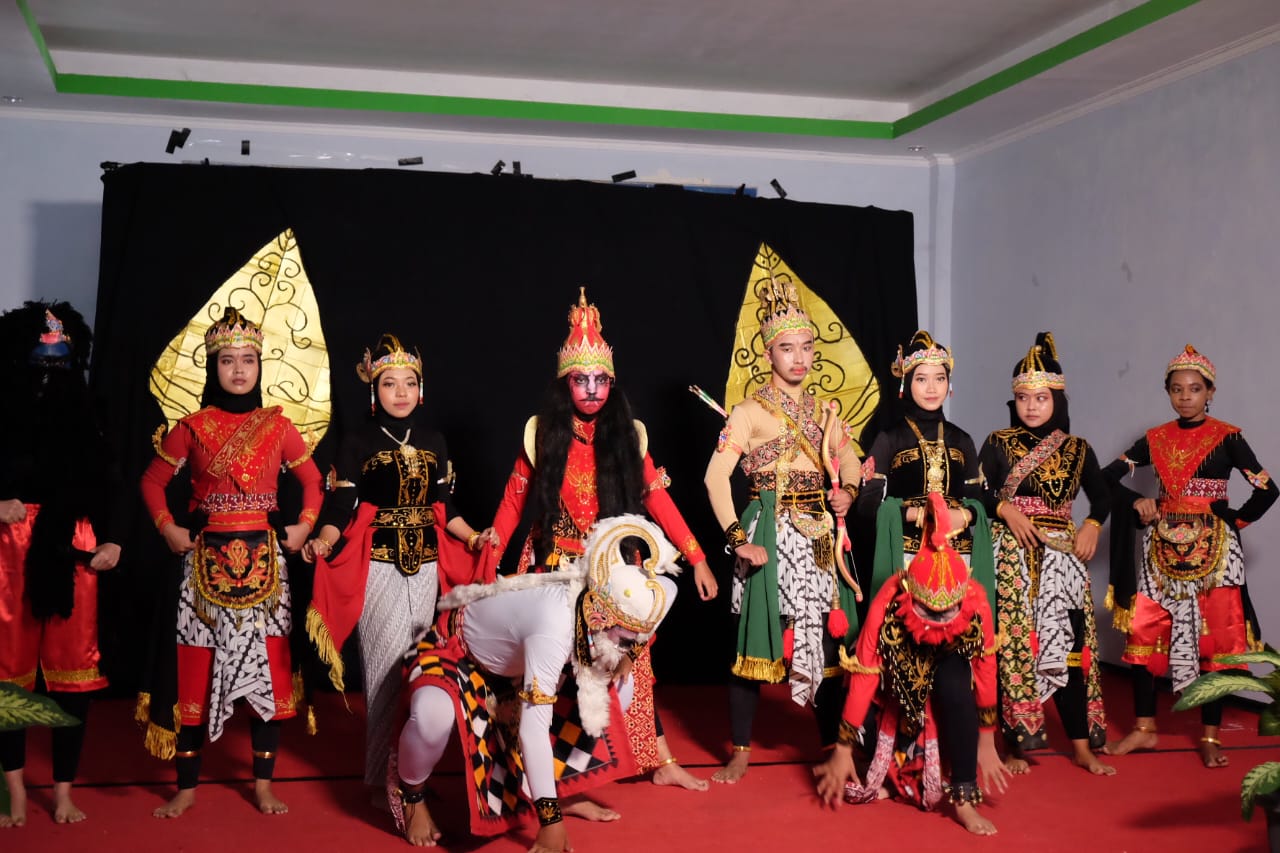 Mahasiswa PGSD FIP UNESA Selenggarakan Pagelaran Seni Drama dan Musik "AKSARA"