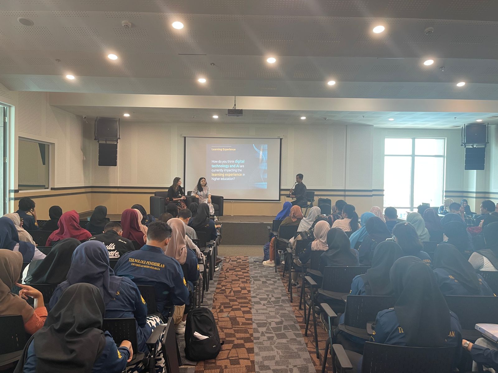 Prodi Teknologi Pendidikan FIP UNESA Menggelar Guest Lecturer: Mendalami Teknologi Digital dan Kecerdasan Buatan dalam Konteks Pendidikan Tinggi