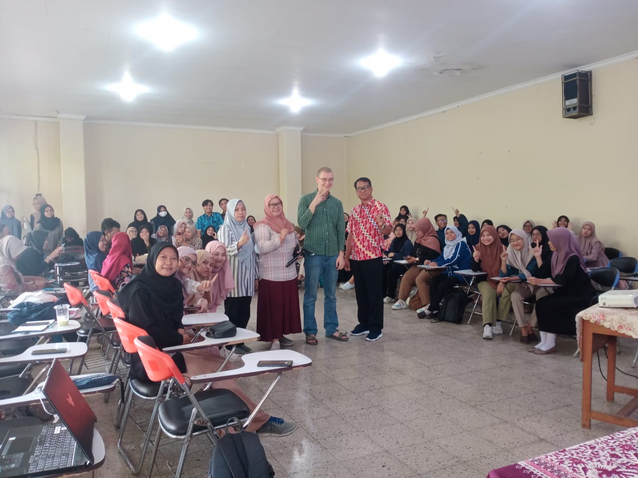 Prodi Bimbingan dan Konseling FIP UNESA Menggelar Visiting Lecturer dengan Narasumber dari Italia untuk Matakuliah Evaluasi dan Supervisi