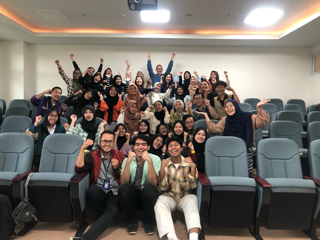 Program Studi Psikologi FIP UNESA Menyelenggarakan Visiting Lecturer: Mendalami Dasar-dasar Etika Universal