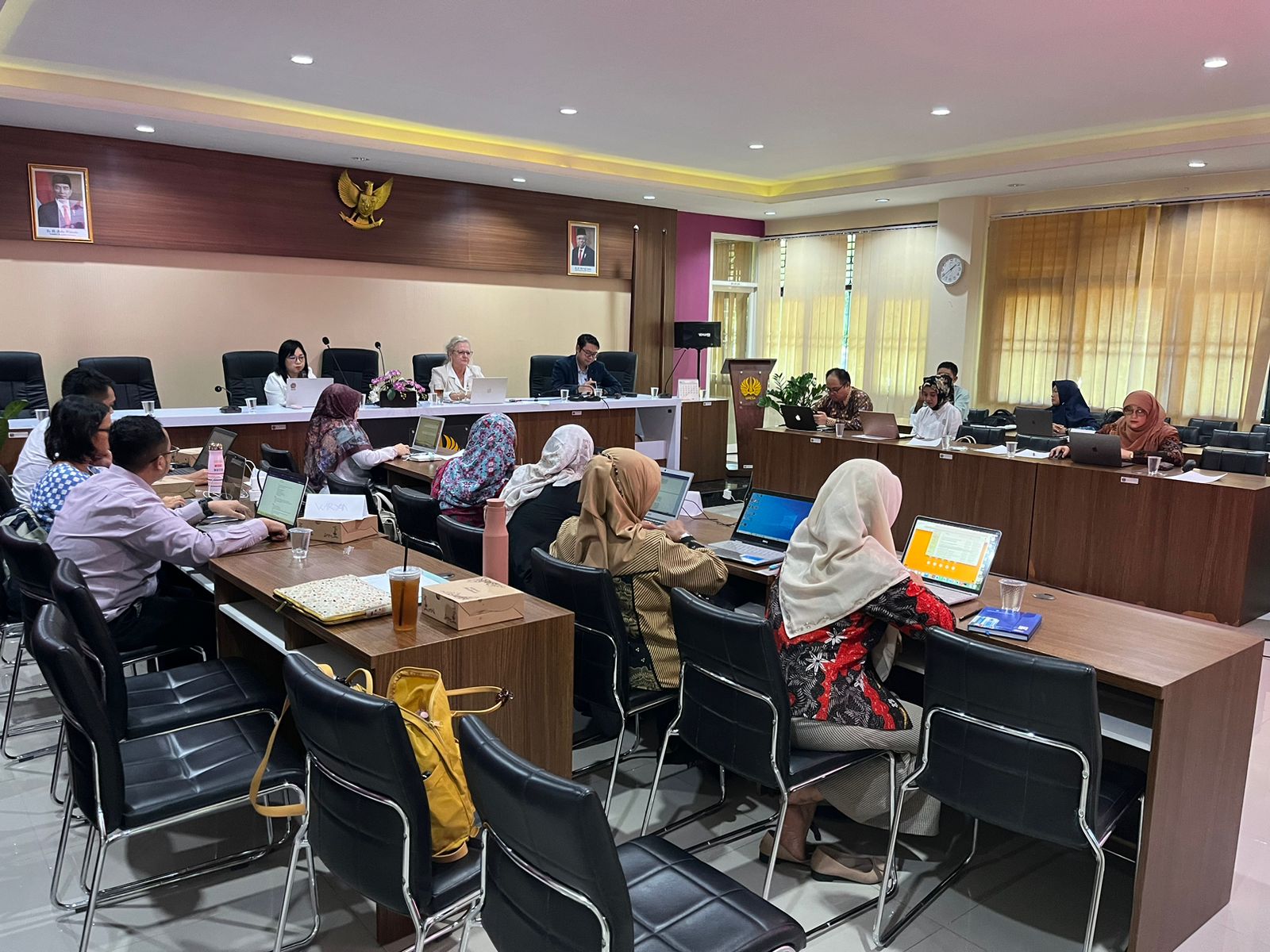 FIP UNESA Gelar Workshop "Fostering Scientific Writing and Publication in Research" Bersama Prof. Susan Ledger, Ph.D.