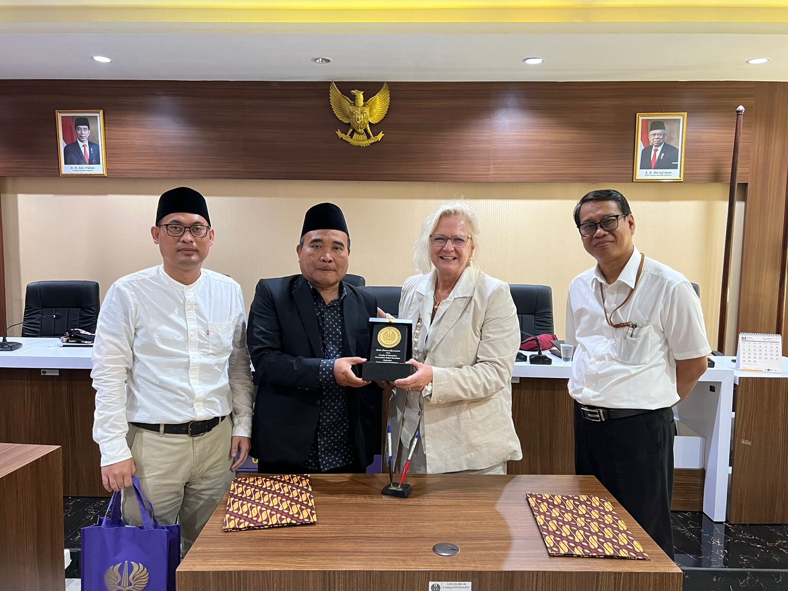 Prof. Susan Ledger, Ph.D. dari University of Newcastle Mengunjungi FIP UNESA dalam Upaya Internasionalisasi