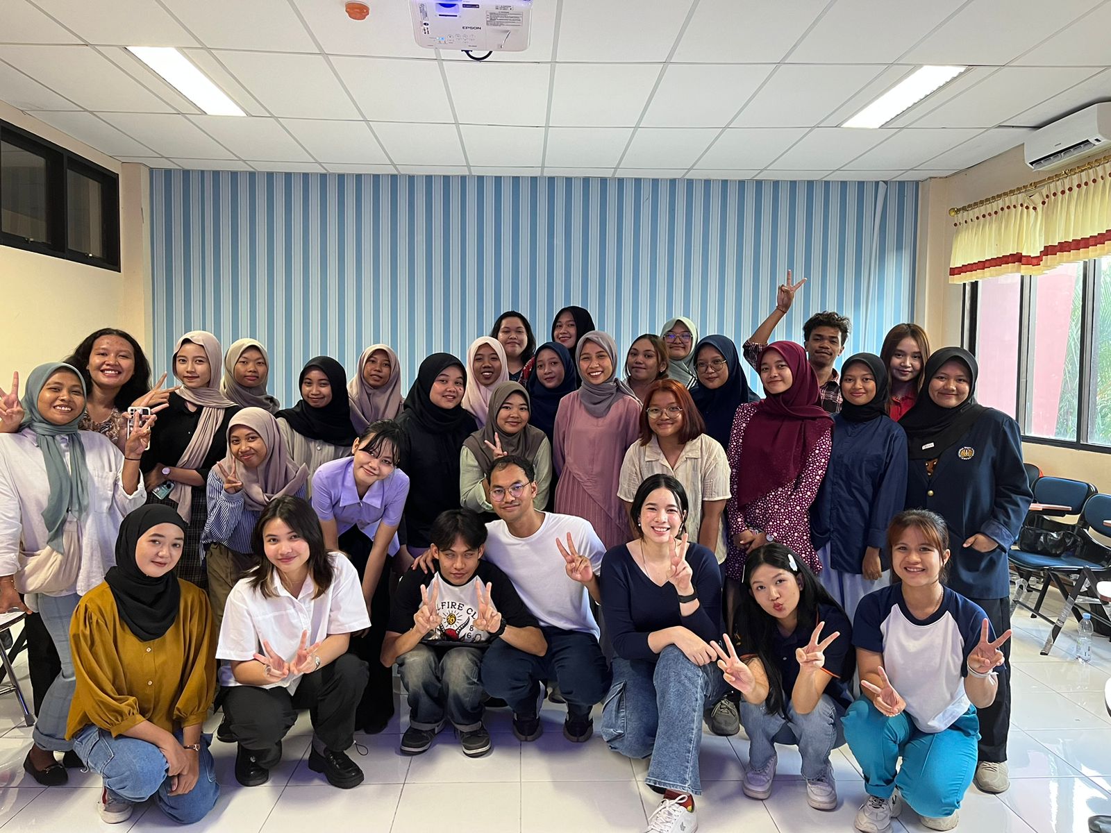 Kuliah Bersama PG PAUD FIP UNESA dan KMUTB: Pengembangan Bahasa Inggris untuk Anak Usia Dini Melalui Pendekatan Listening
