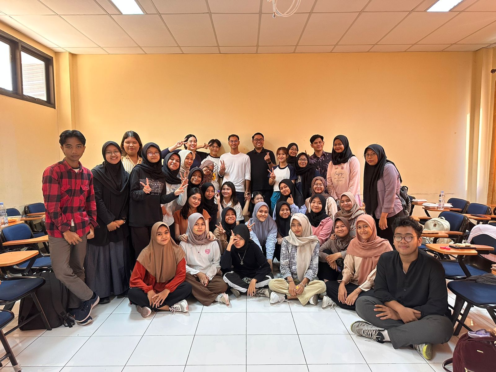PLB FIP UNESA Kedatangan Mahasiswa Thailand Melalui Program Internship