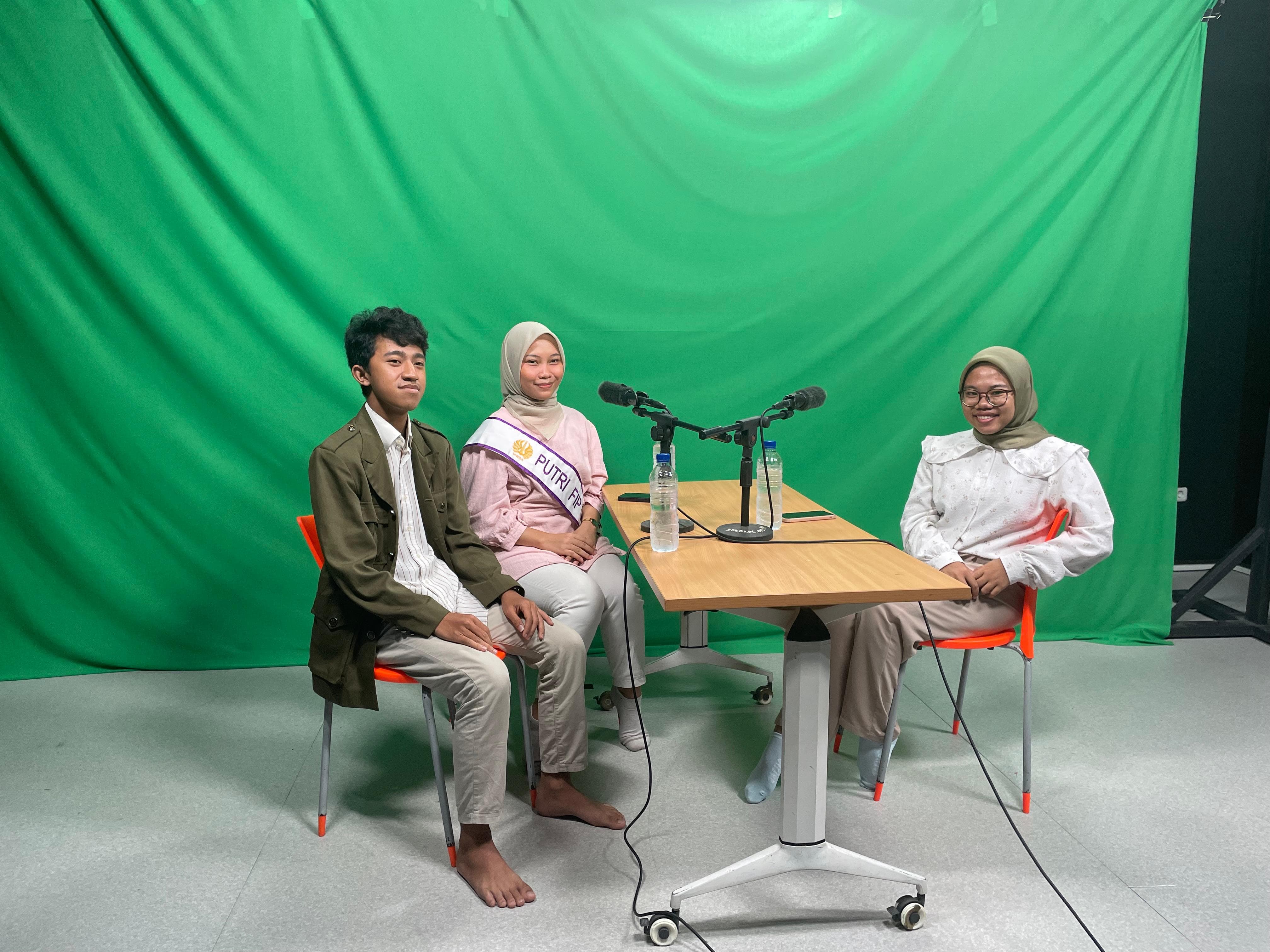 S1 Teknologi Pendidikan FIP UNESA Kembangkan Potensi Mahasiswa melalui Podcast