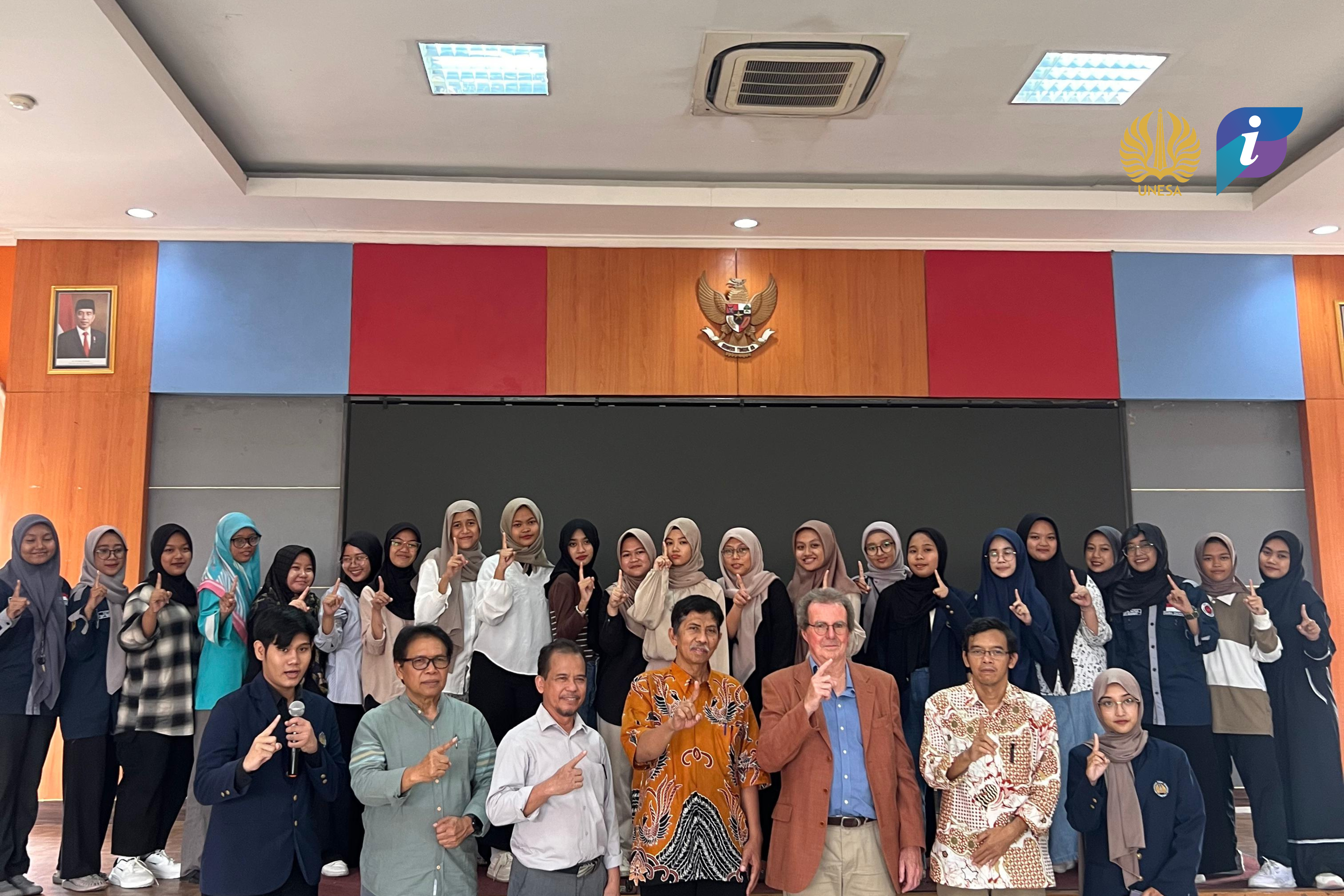 PLB FIP UNESA Gelar Kuliah Tamu Hybrid: Teknologi Bantu untuk Pendidikan Inklusif