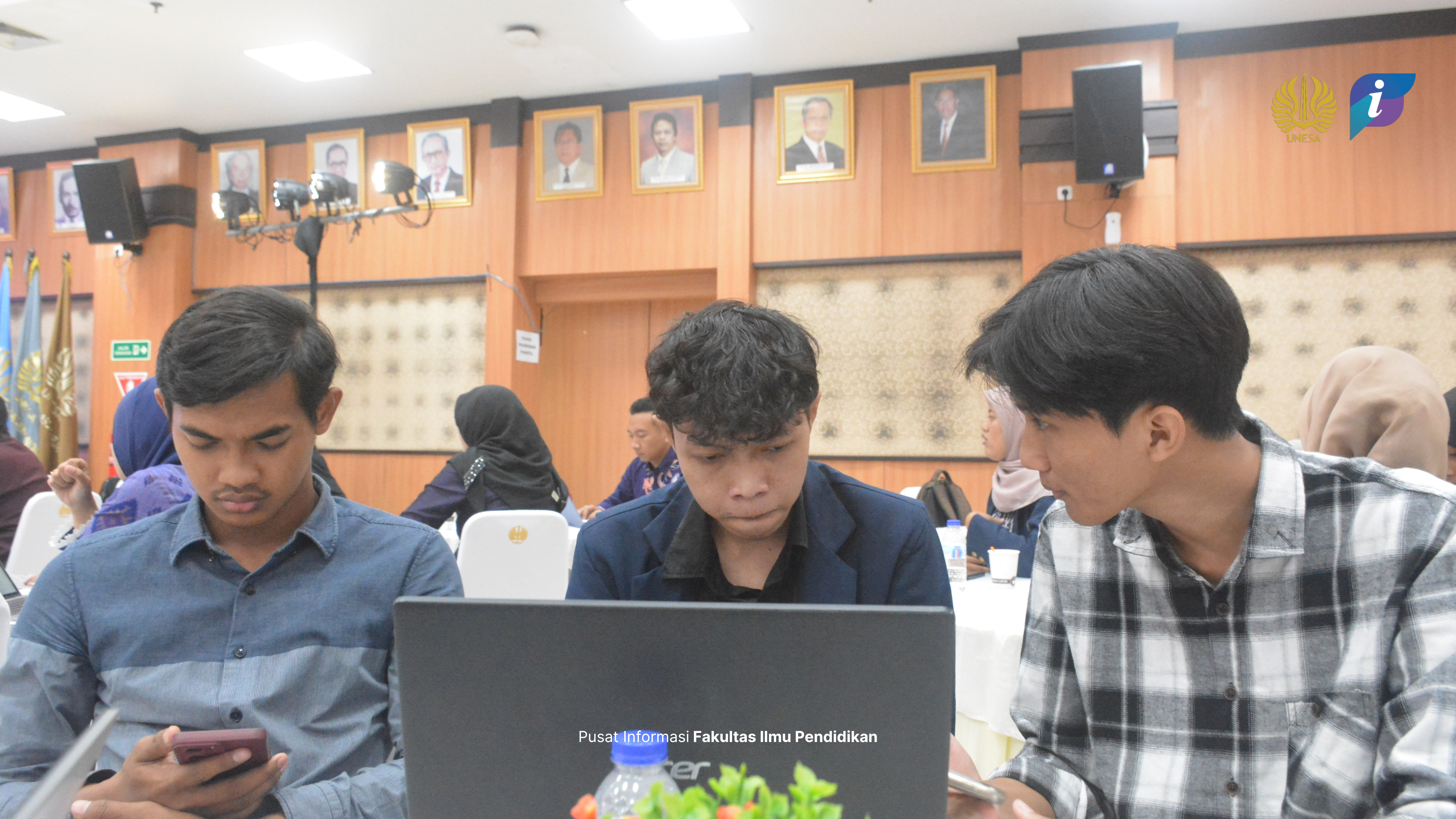 Mahasiswa FIP UNESA Beri Tips dan Trik Manfaat dan Tantangan dalam Menghadapi Revolusi Teknologi