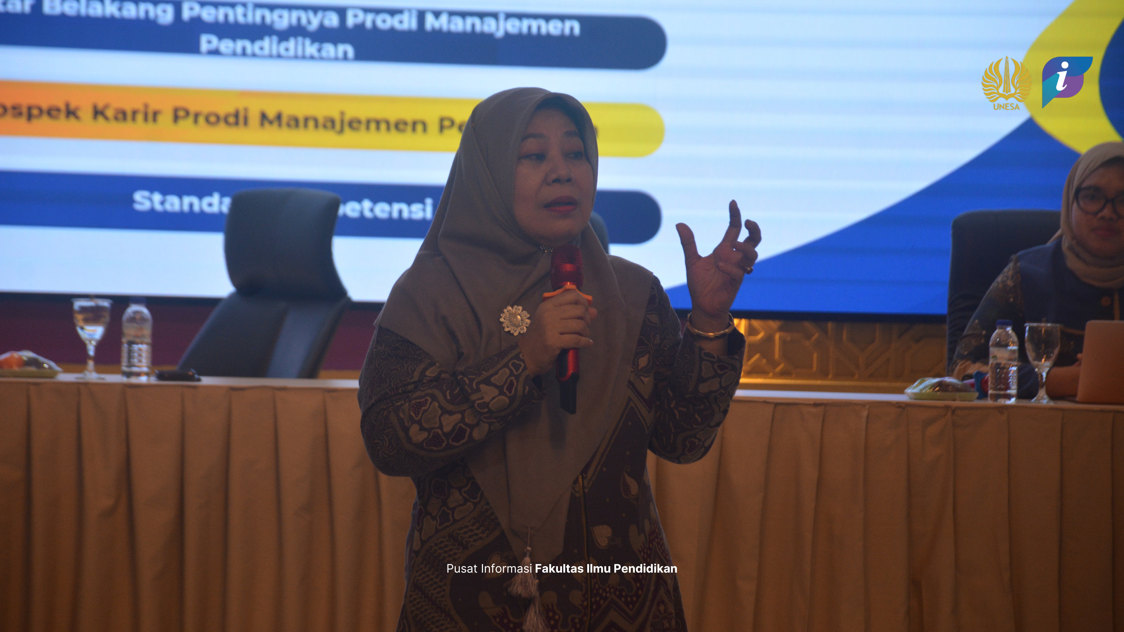 Kuliah Tamu FIP UNESA: Peran Strategis Lulusan Ilmu Pendidikan di Era Global
