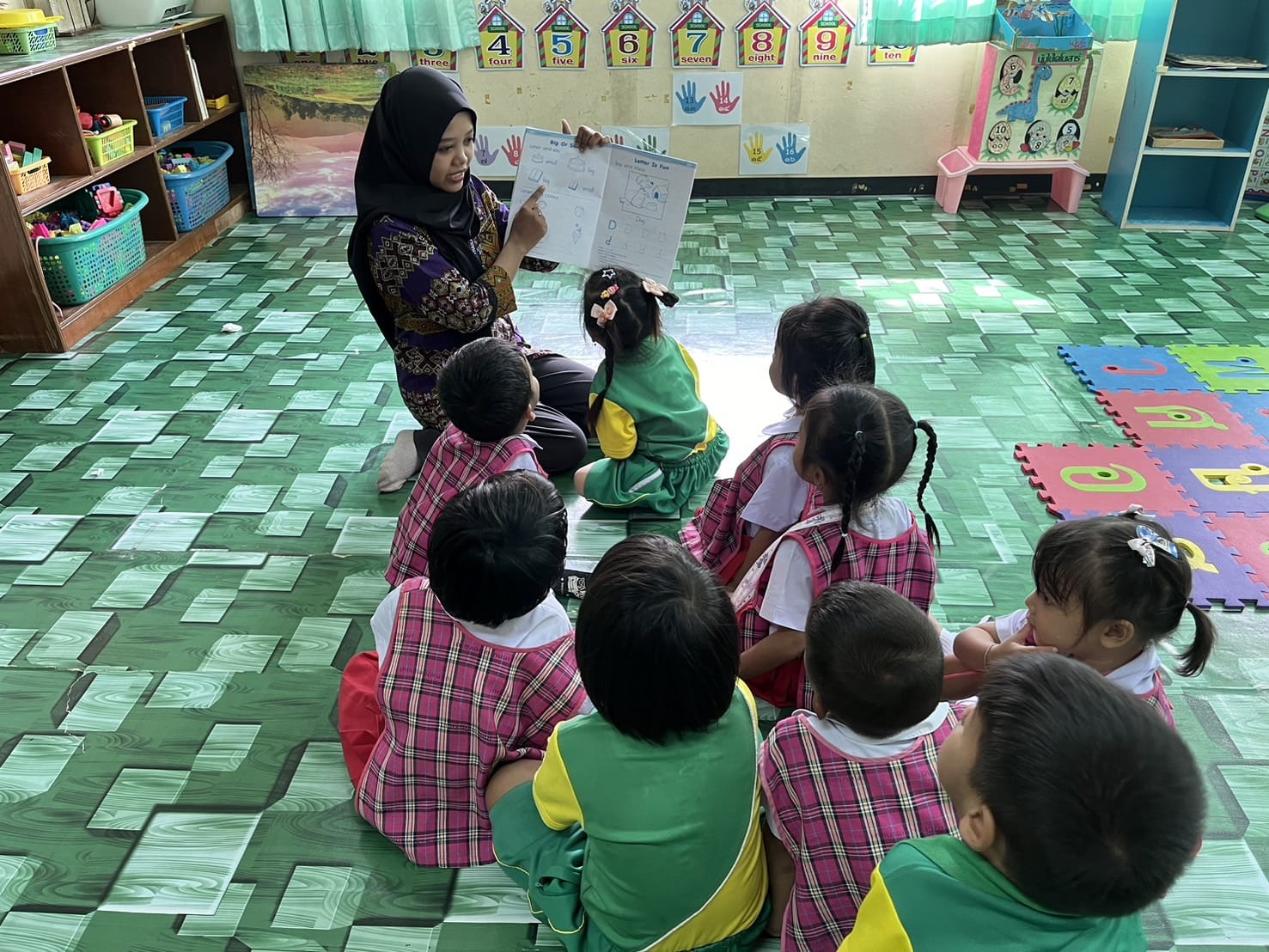 Mahasiswa FIP UNESA Pelajari Kurikulum Yang Ada di Thailand Melalui Program Pengenalan Lapangan Persekolahan