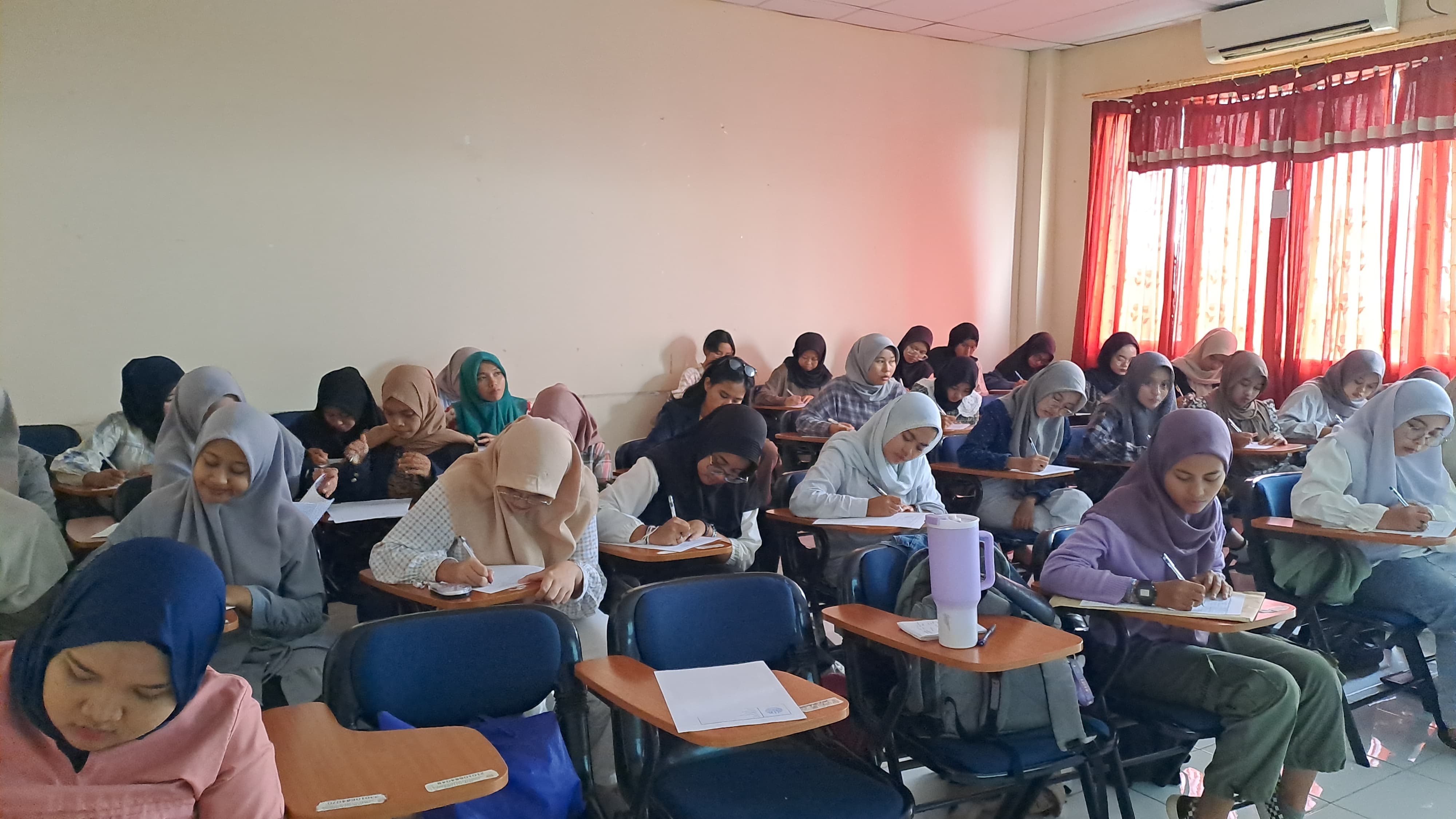 Hadapi Ujian Tengah Semester pertama di jenjang perkuliahan, Mahasiswa FIP UNESA bagikan pengalaman dan kesan dalam pelaksanaan Ujian
