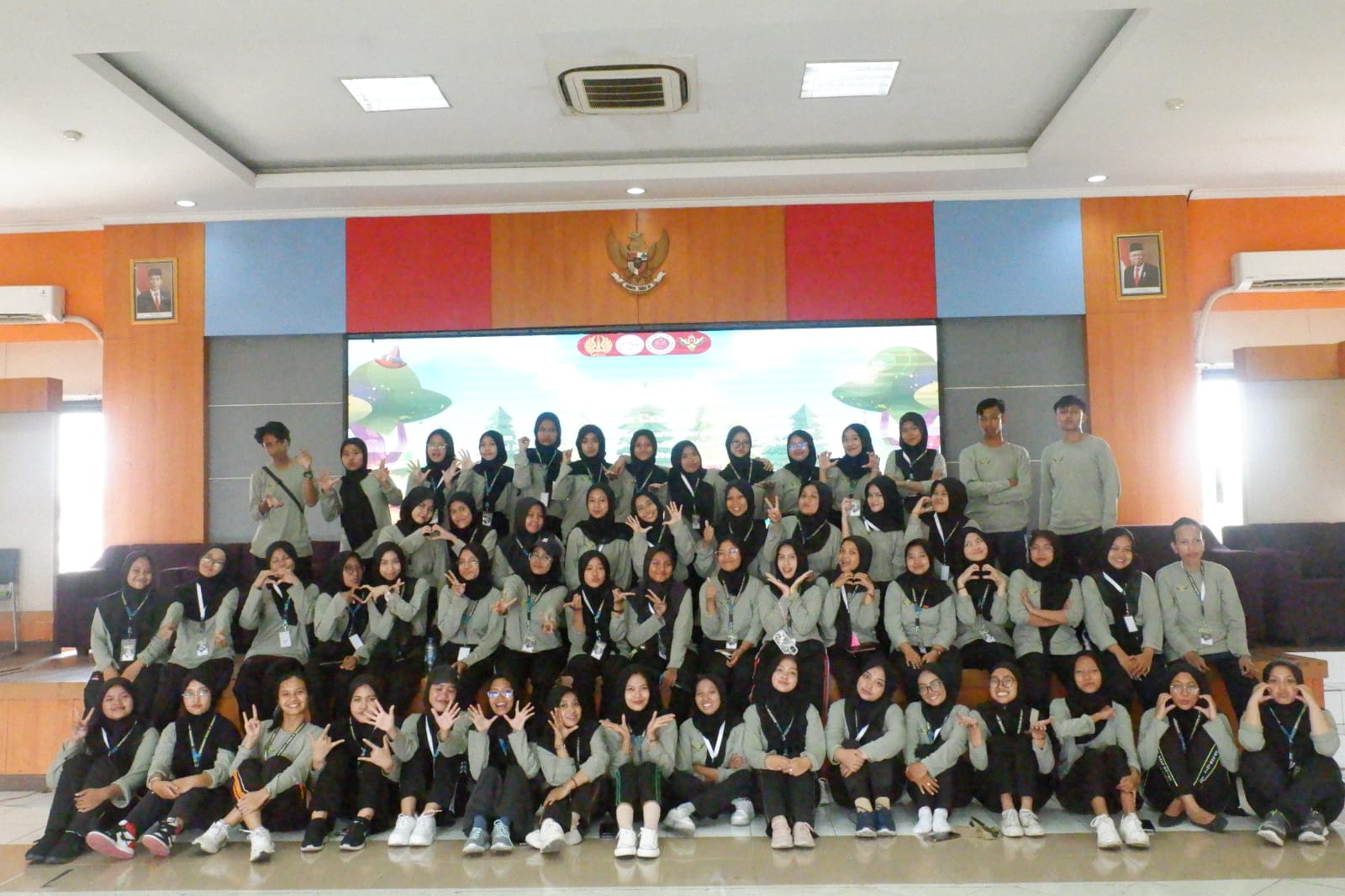 Prodi S-1 PLB FIP UNESA Kembangkan Vokasional Mahasiswa melalui Kegiatan Bakat Minat Massage 