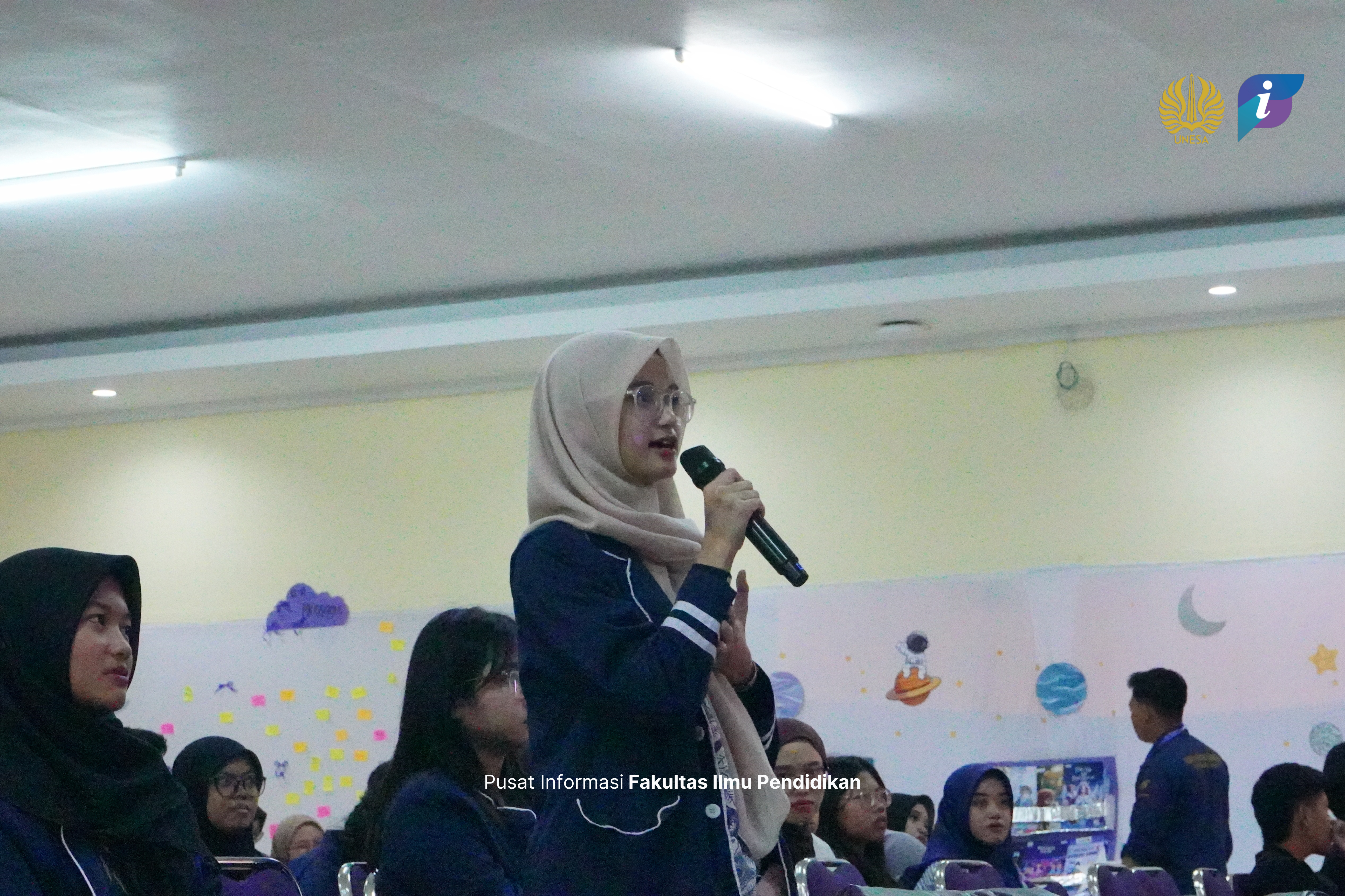 Meningkatkan Kompetensi Guru di Era Digital: Peran FIP UNESA dalam Inovasi Pendidikan