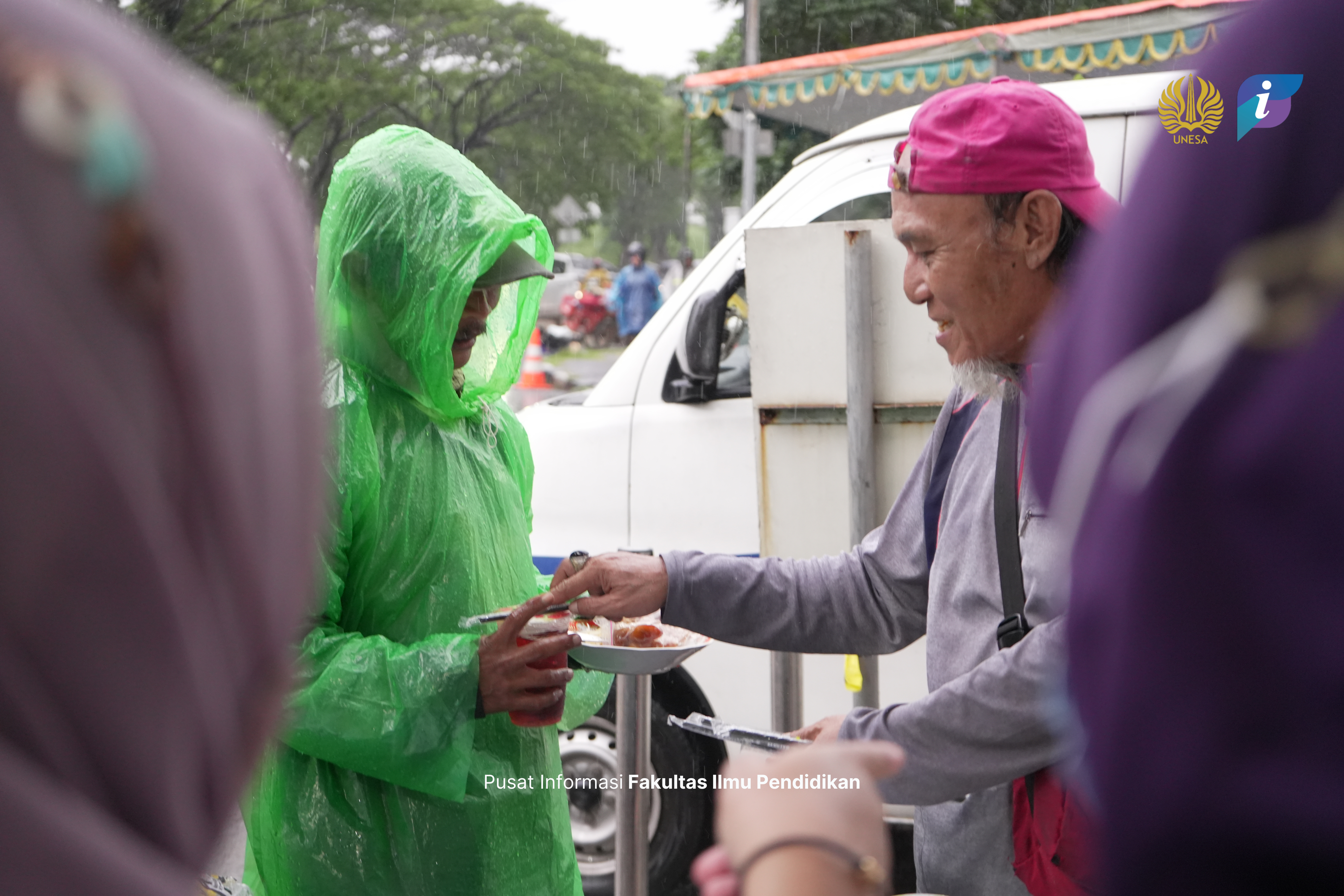 FIP UNESA Gelar Buka Bersama dan Berbagi Takjil, Tingkatkan Kepedulian Sosial di Bulan Ramadhan