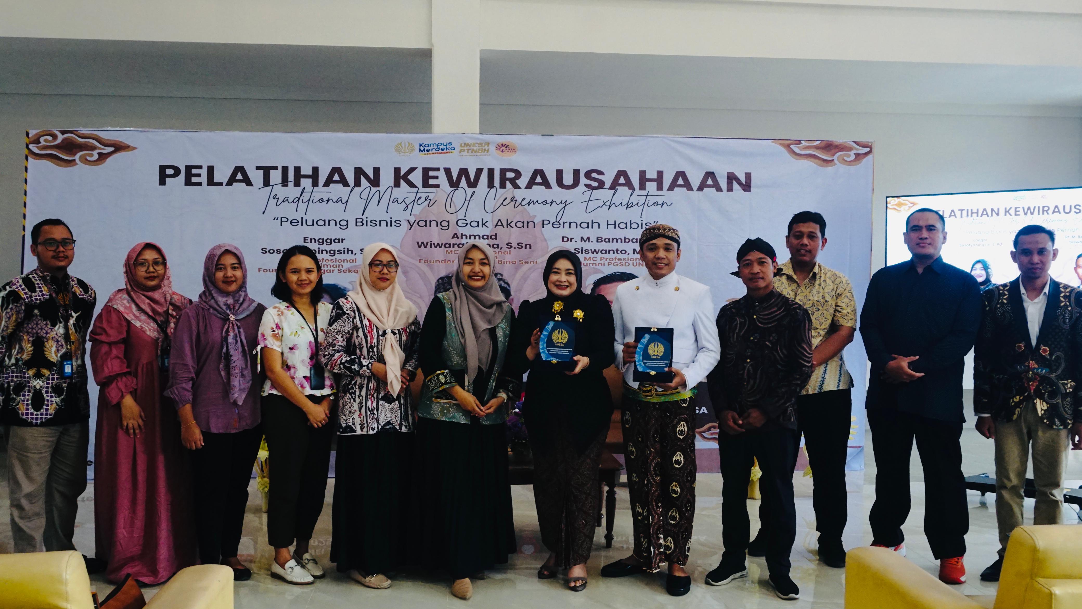 PGSD UNESA Gali Potensi Wirausaha Mahasiswa Lewat Pelatihan Traditional Master of Ceremony Exhibition
