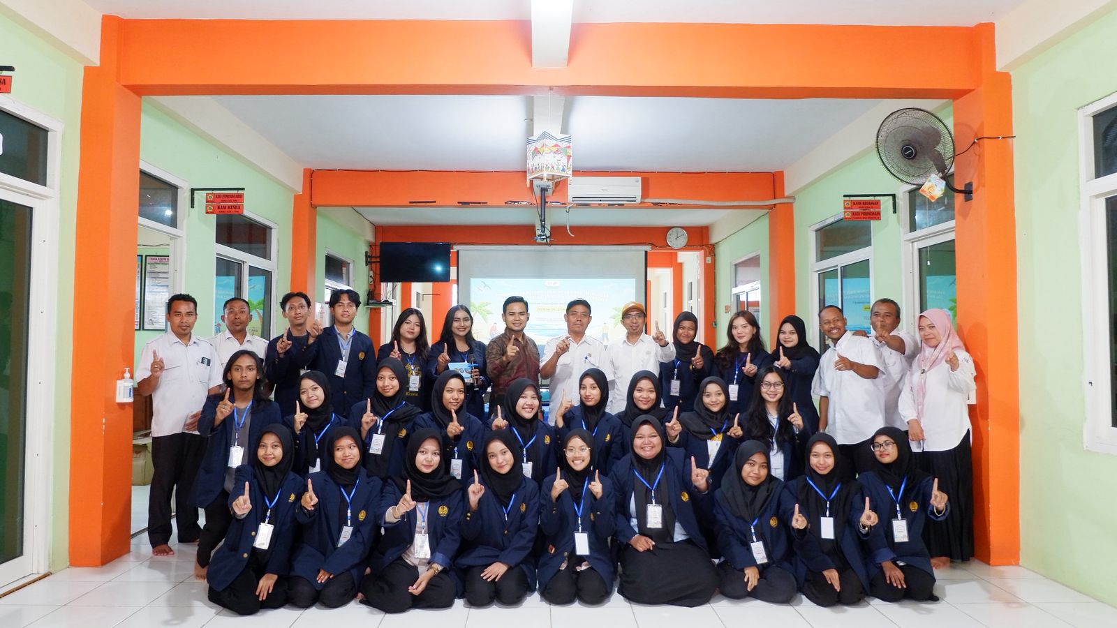 Dari Kampus ke Pesisir,&nbsp; Mahasiswa PLS FIP UNESA Berikan Edukasi dalam Pelestarian Lingkungan