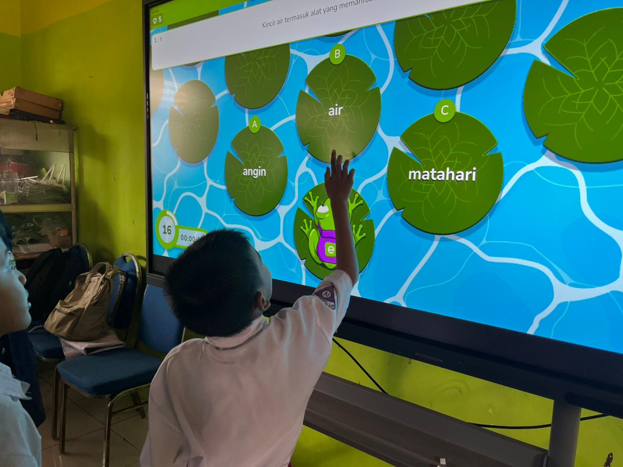 Smart Board Merah Putih Hadir, Wujud Nyata Transformasi Digital di Dunia Pendidikan