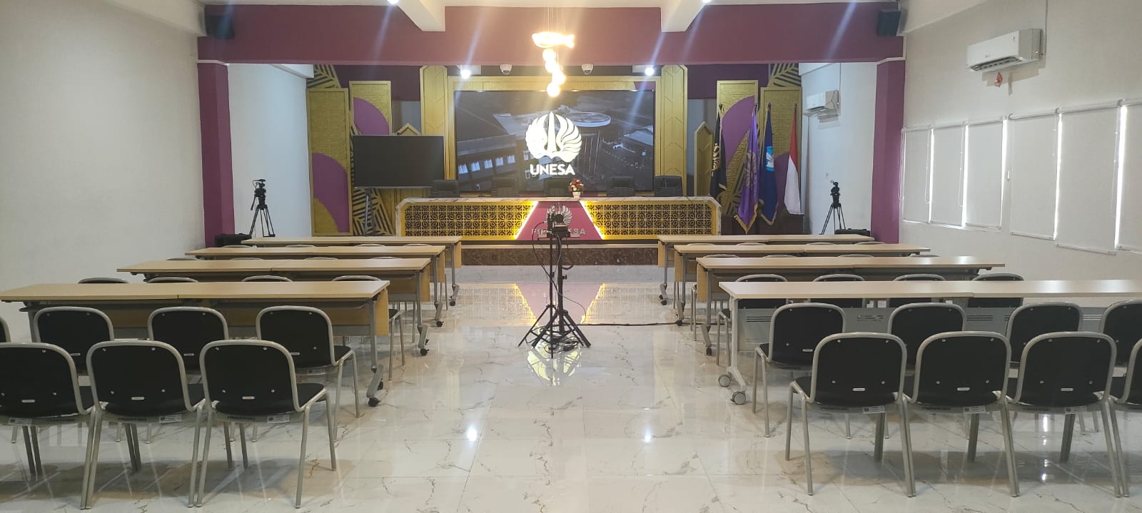 FIP Unesa Hadirkan Smart Class Berteknologi Canggih untuk Dukung Perkuliahan