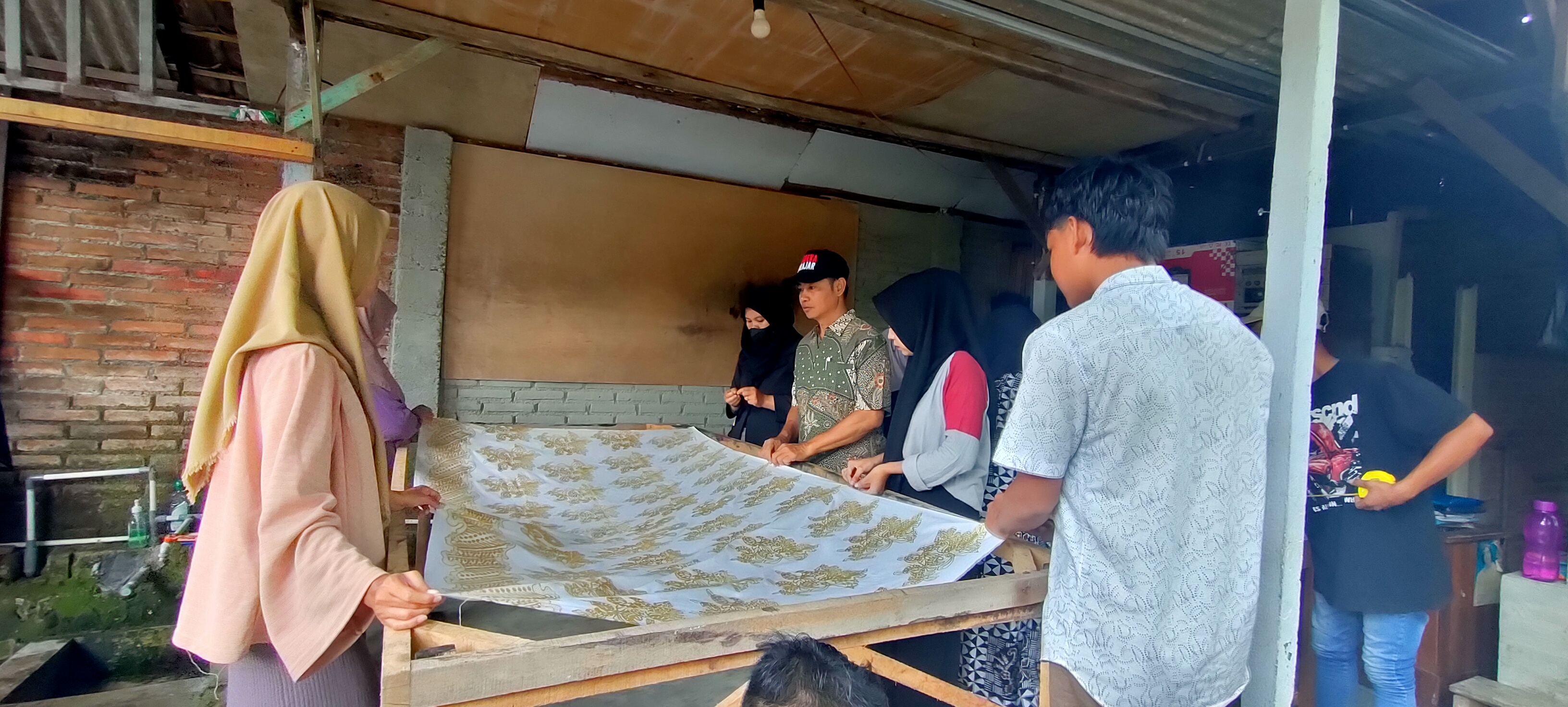 Manajemen Pelatihan Membatik Dorong Minat Wirausaha Peserta Didik Paket C di PKBM Annisa Banyuwangi