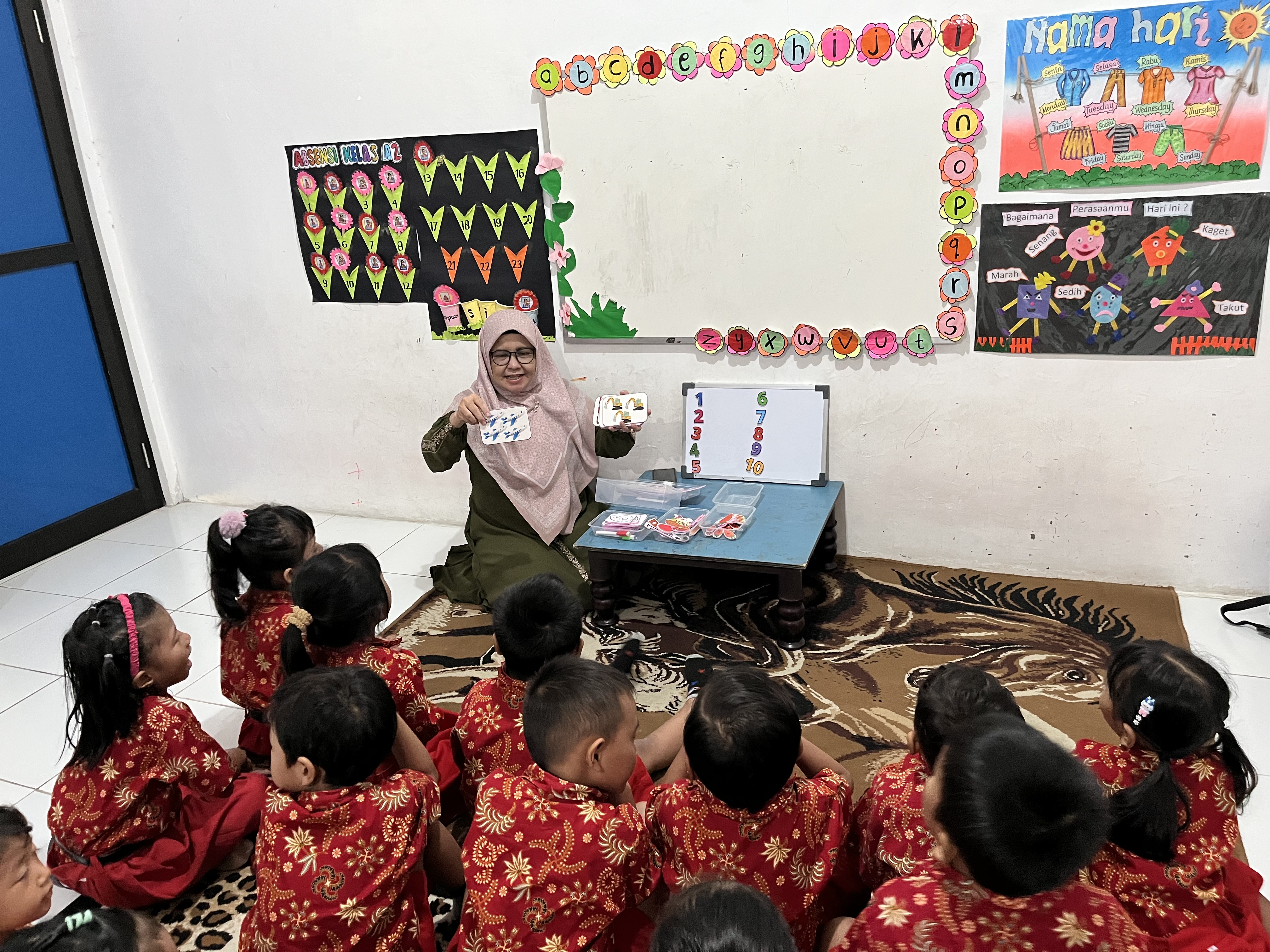 Mahasiswi Unesa Kembangkan PAMIN, Media Magnetik Interaktif Tingkatkan Literasi Awal Anak Usia Dini