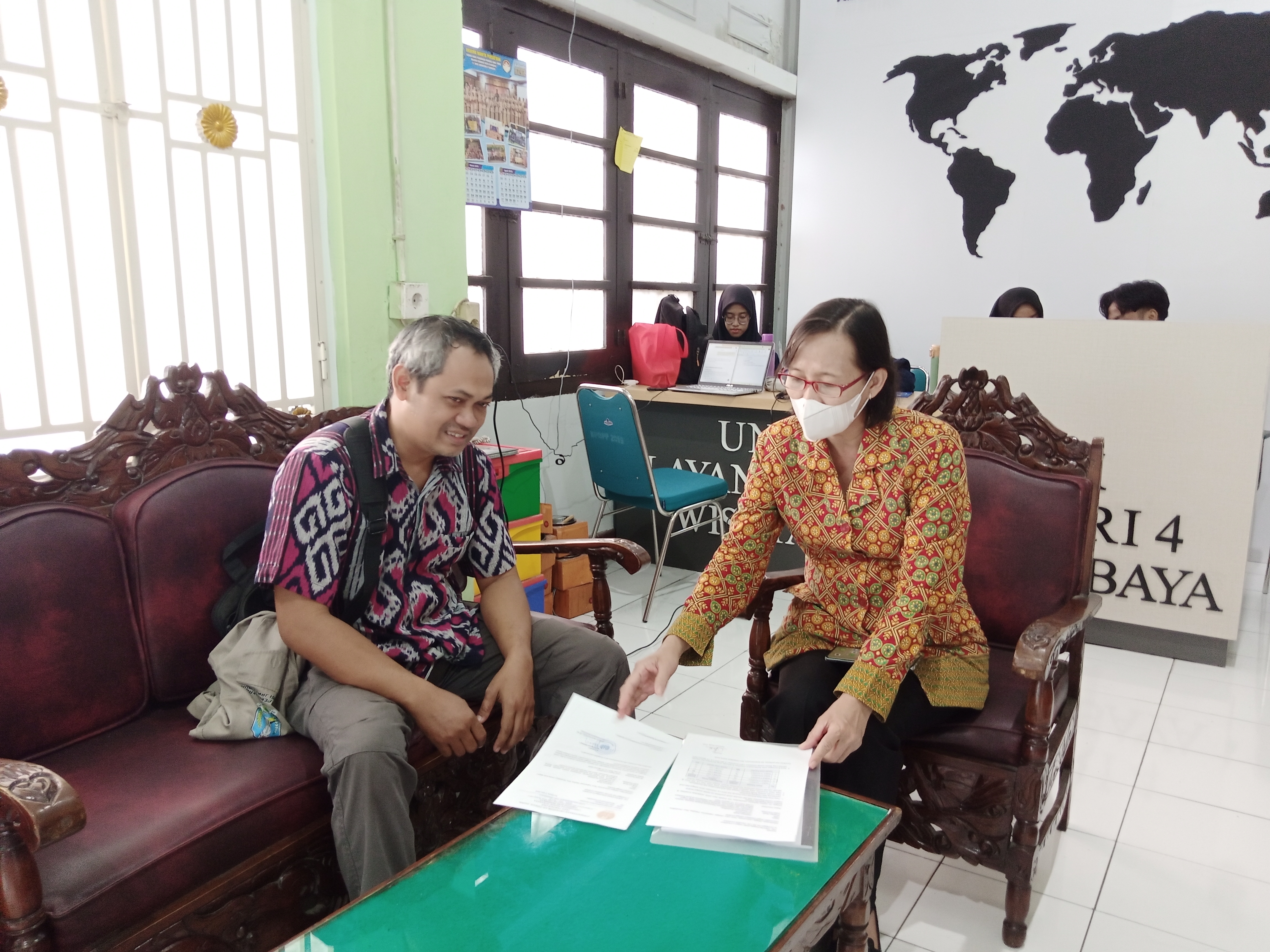 Pengaruh Gaya Kepemimpinan Situasional Kepala Sekolah, Budaya Organisasi, dan Efikasi Diri Terhadap Kinerja Guru SMK Negeri Bidang Keahlian Pariwisata, Bisnis dan Manajemen di Kota Surabaya