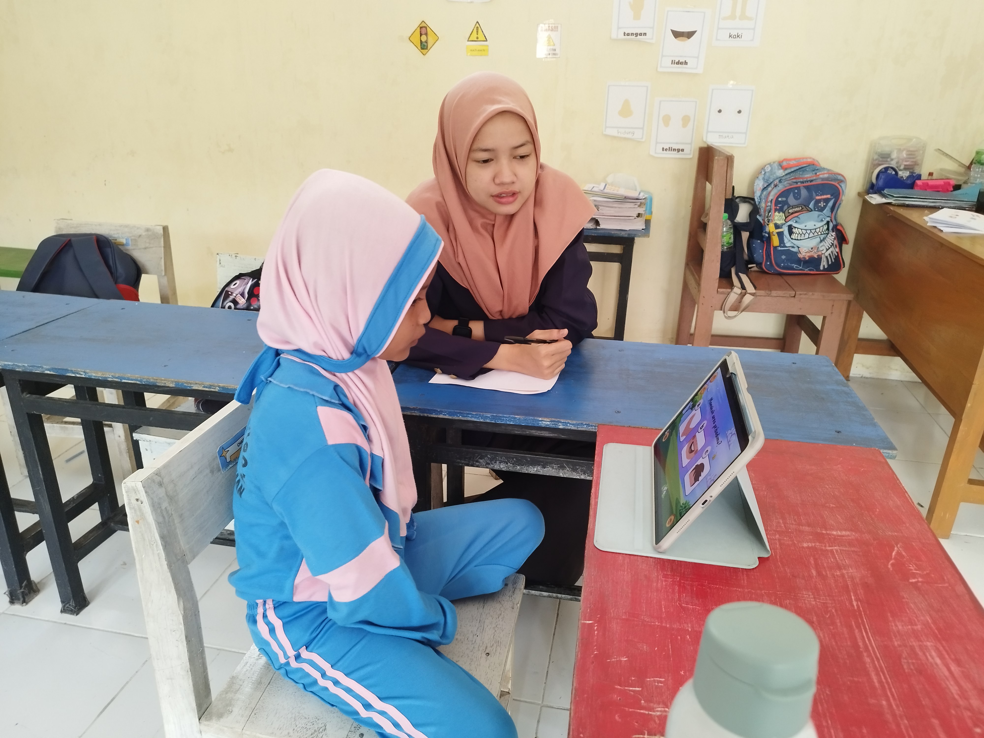 Riset UNESA Ungkap Faktor Penentu Kesejahteraan Emosional Ibu di Indonesia