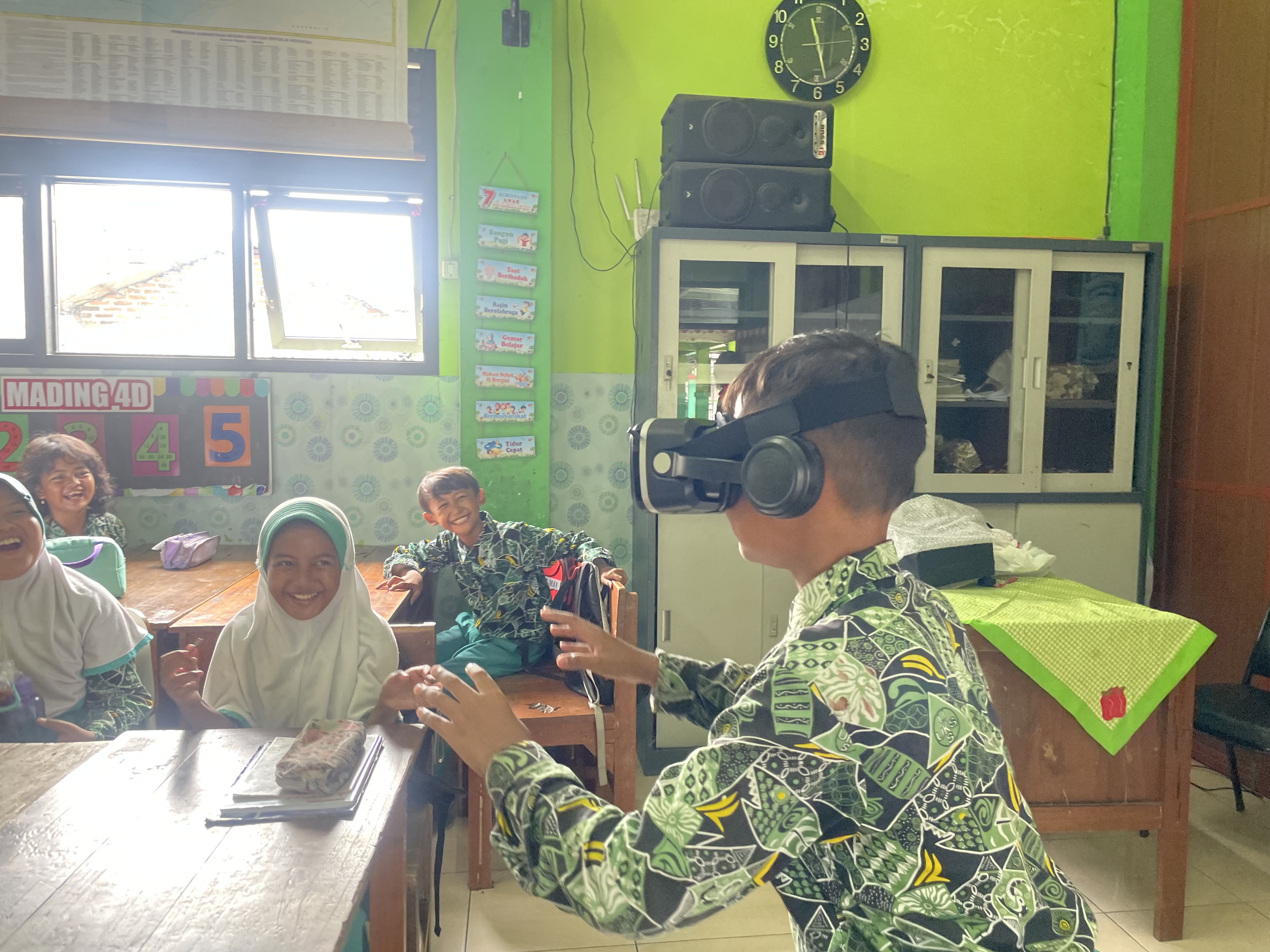 Mahasiswa FIP Unesa Kembangkan Media Virtual Reality Berbasis Budaya Lokal untuk Pembelajaran SD