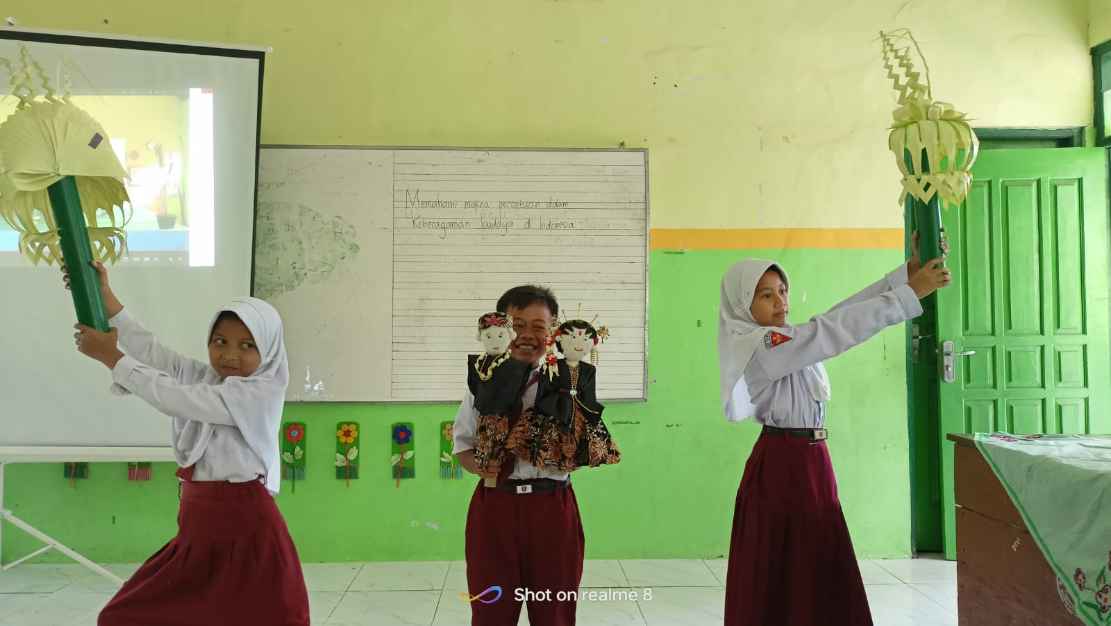 Mahasiswa FIP Unesa Kembangkan Etnopedagogi Tarian Manten Tebu untuk Perkuat Pendidikan Karakter Siswa SD
