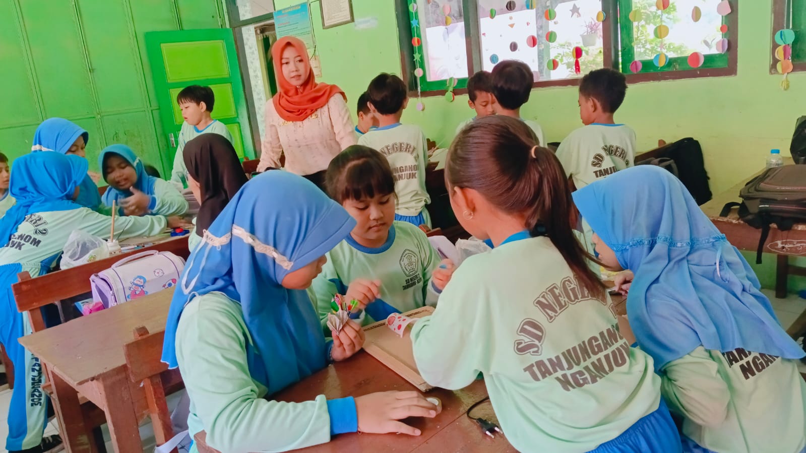 Mahasiswa S2 FIP Unesa Kembangkan Model PjBL Berbasis Ethno Civic untuk Perkuat Kolaborasi dan Pemahaman Kewarganegaraan Siswa SD