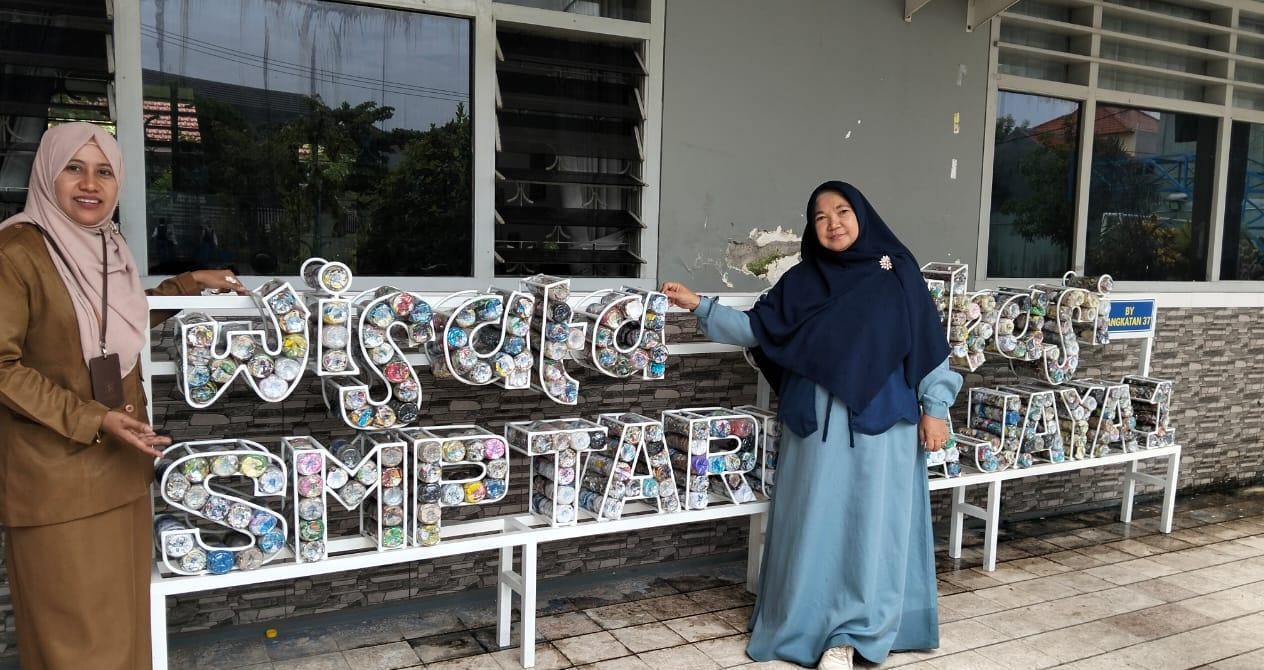 Mahasiswi S2 Manajemen Pendidikan Unesa Kaji Manajemen Strategis Sekolah Wisata di Surabaya