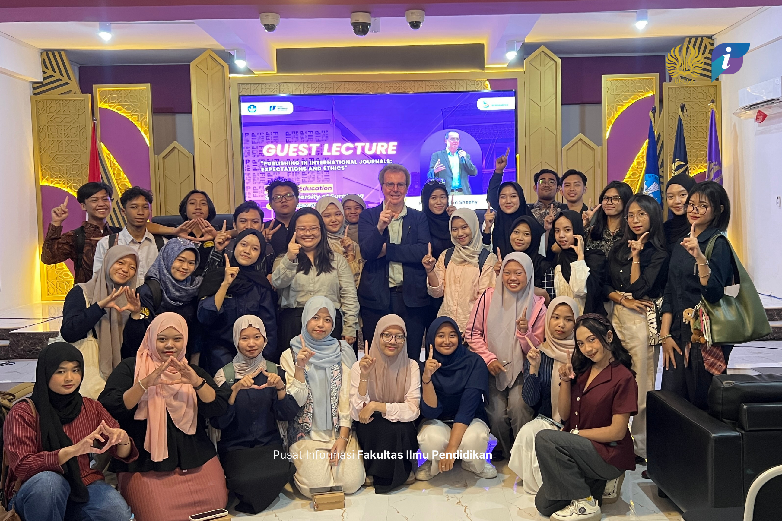 Prof. Dr. Kieron Sheehy Sharing Etika Publikasi Internasional di FIP UNESA