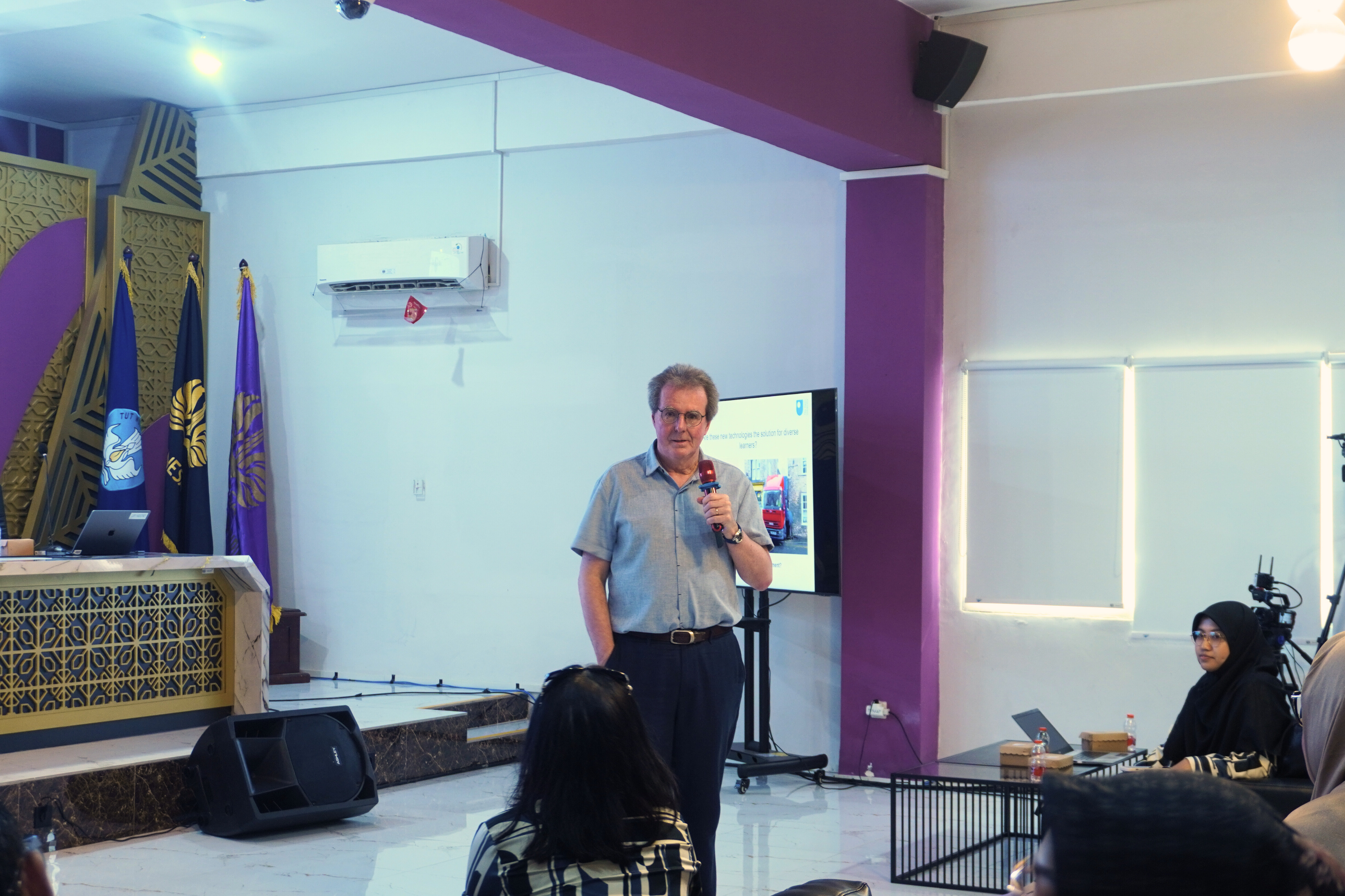 Guest Lecture FIP UNESA Bahas Aksesibilitas dan Teknologi Pendidikan untuk Penyandang Disabilitas