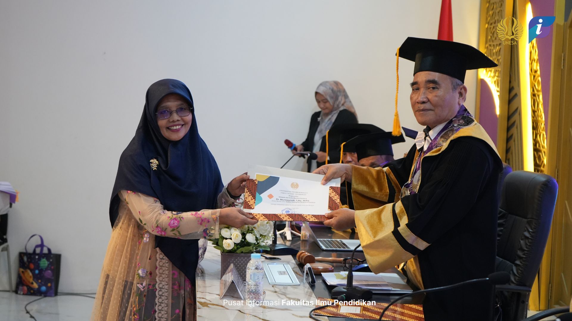 Promovenda Mumayyizah Raih Gelar Doktor ke-118 FIP UNESA melalui Kajian Kepemimpinan Perempuan di Perguruan Tinggi
