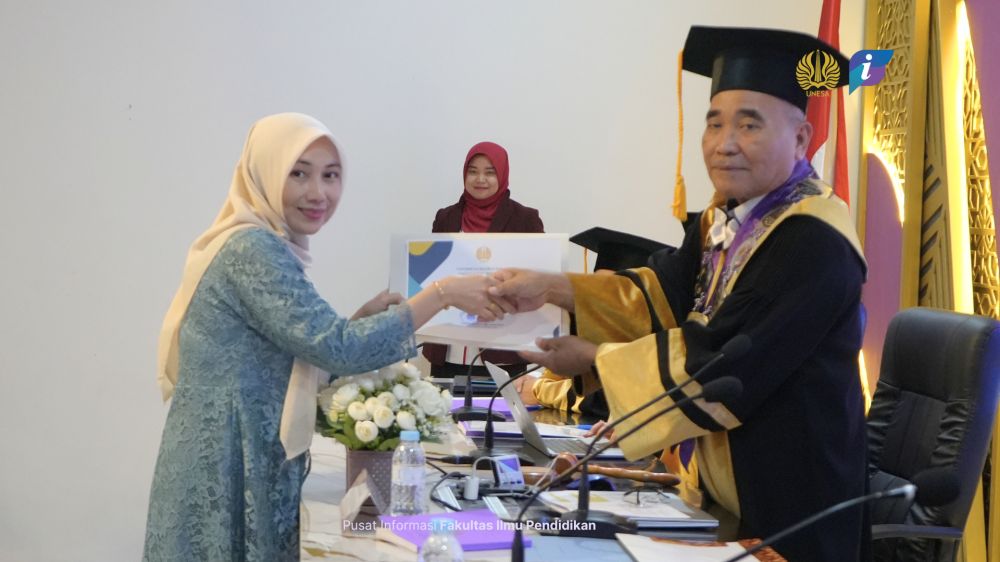 Zuhrotul Mufidah Raih Gelar Doktor FIP UNESA, Angkat Budaya Sekolah "We are Family" untuk Mewujudkan Student Wellbeing