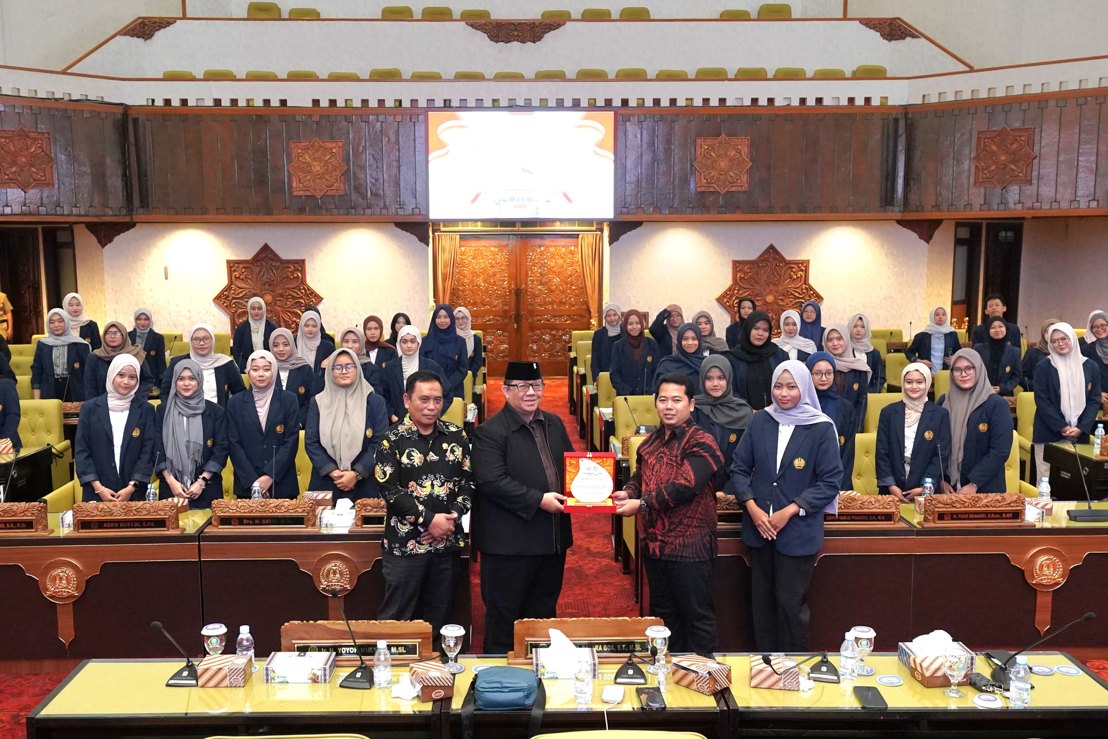 Mahasiswa Manajemen Pendidikan UNESA Kunjungi DPRD Jatim, Perdalam Pemahaman Kebijakan Pendidikan Daerah