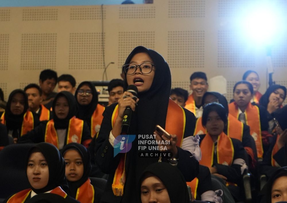 Rayakan HUT ke-81 RI sekaligus Pembukaan PKKMB 2026, UNESA Sambut 20.368 Mahasiswa Baru 