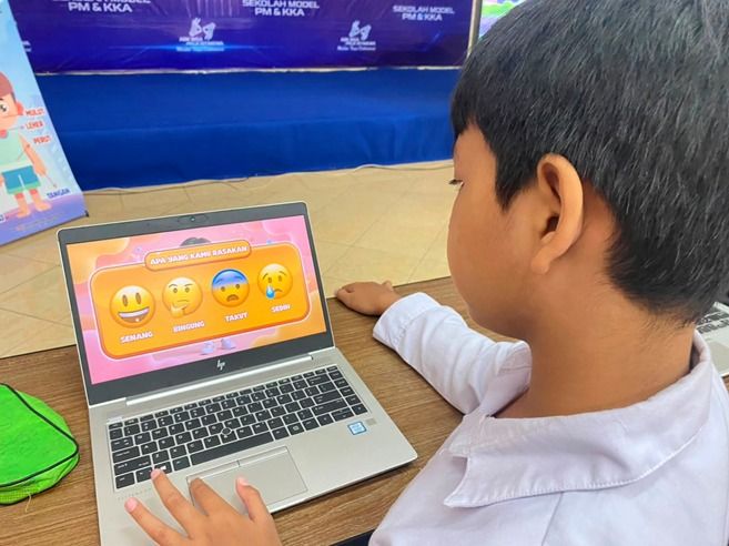 Tim PKM RSH UNESA Ciptakan Media Pembelajaran bagi Siswa Tunagrahuta untuk Cegah Kekerasan Seksual