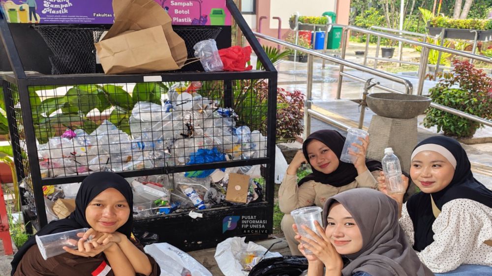 Dukung Keterlaksaan SDGs ke-12, Departemen Kewirausahaan BEM FIP UNESA Pelopori  Program Bank Sampah Botol Plastik