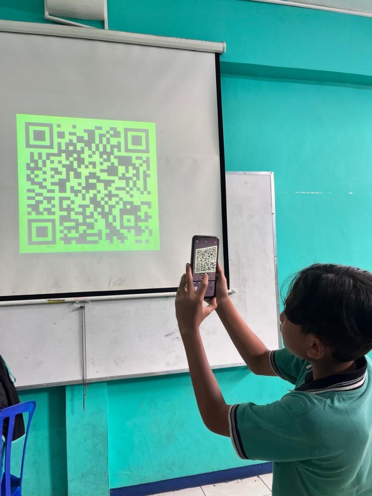 Sains Berbasis Budaya: Mahasiswa FIP UNESA Kembangkan Flipbook Etnosains untuk Mendongkrak Berpikir Kritis Siswa SD